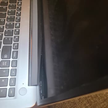 Lenovo Bilgisayar Lenovo Sağ Köşe Menteşe Sorunu