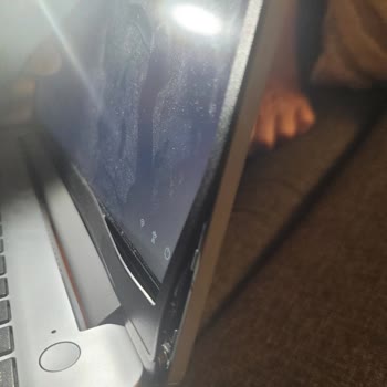 Lenovo Bilgisayar Lenovo Sağ Köşe Menteşe Sorunu