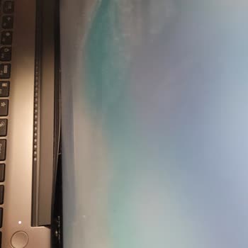 Lenovo Bilgisayar Lenovo Sağ Köşe Menteşe Sorunu