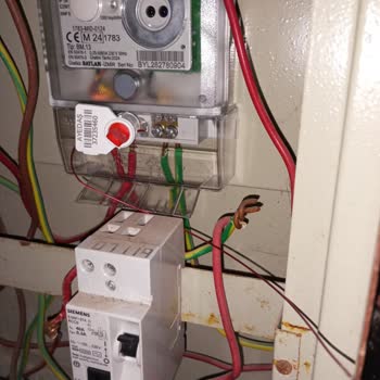 AYEDAŞ'ın Dikkatsiz Sayaç Değişimi Çocuklar İçin Tehlike Yaratıyor