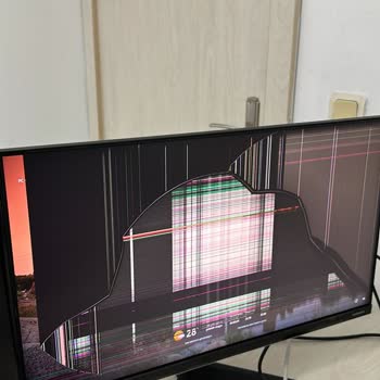 Elmacık Bilgisayar Kutusundan Kırık Çıkan Samsung Monitörde Kimse Müşteriyi Korumuyor.