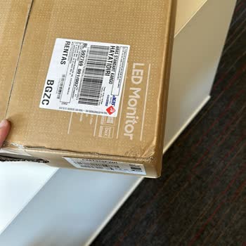 Elmacık Bilgisayar Kutusundan Kırık Çıkan Samsung Monitörde Kimse Müşteriyi Korumuyor.