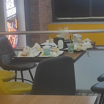 Maydonoz Döner Müşteri Memnuniyeti İlgilenmem Ve Hijyenik Olmaması.