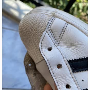 Adidas Superstar Ayakkabının Arkasında Durmuyor