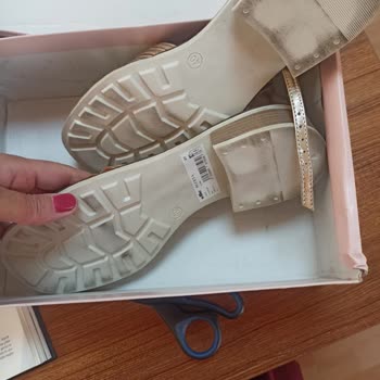 Elle Ayakkabı Elle Kullanılmış Ayakkabı Gönderildi