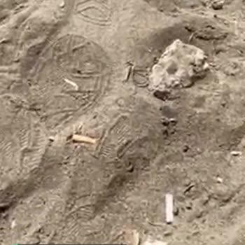 Menderes Belediyesi Plaj Kirliliği Ve Şezlonglar