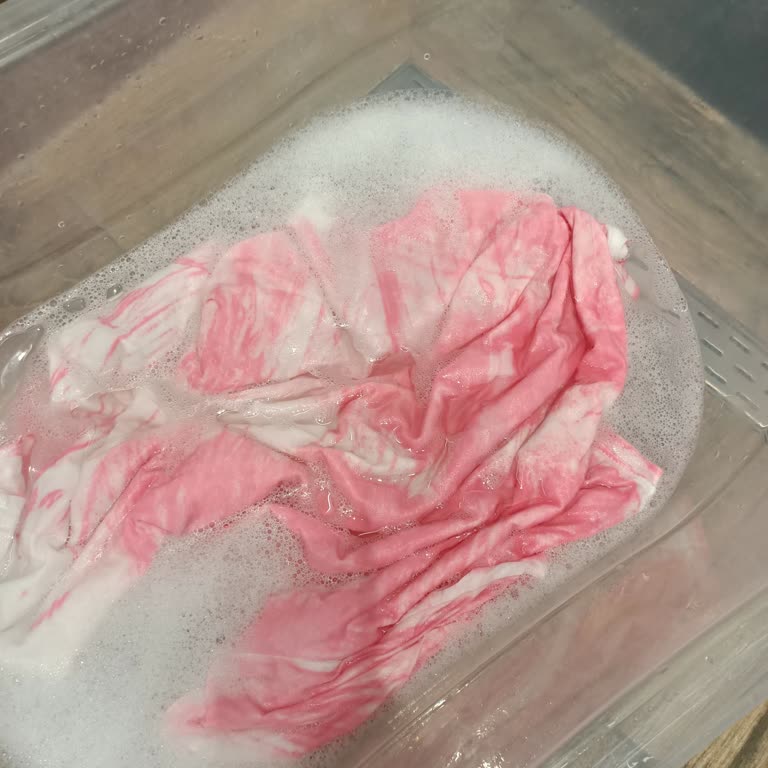 Domestos İle Pembe T-shirt