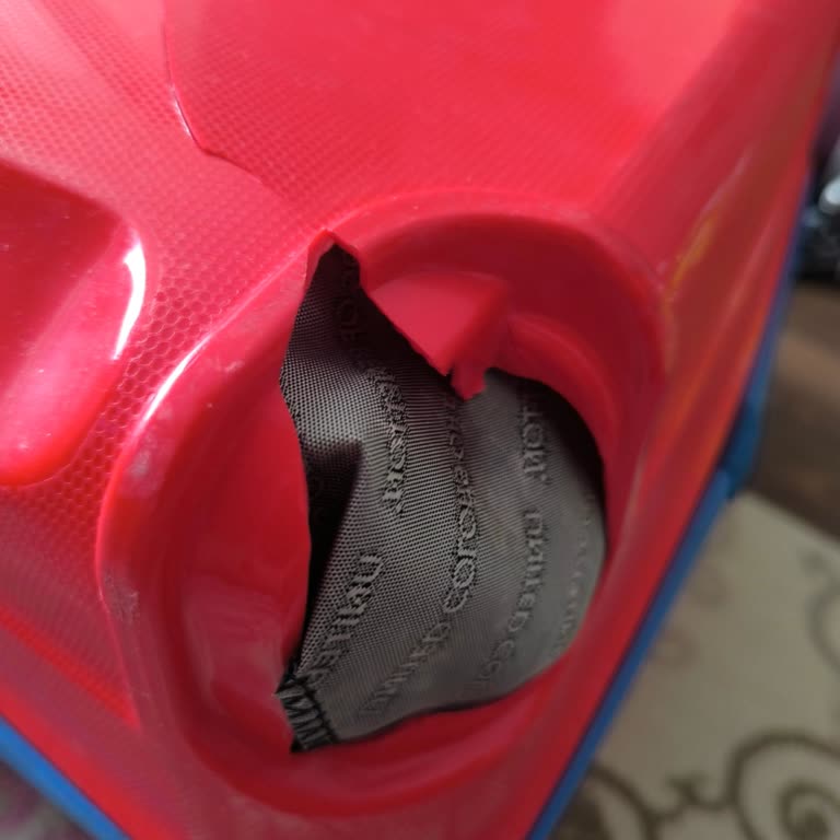 Benetton Marka Valiz Kırık Teker