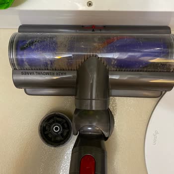 Dyson Şarjlı Süpürge Başlığının Tekeri Kırılması