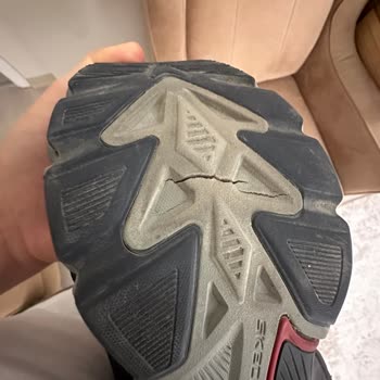 Skechers Ayakkabımın Altı Çatladı, Yarıldı!