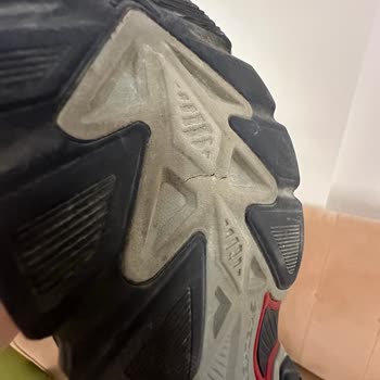 Skechers Ayakkabımın Altı Çatladı, Yarıldı!