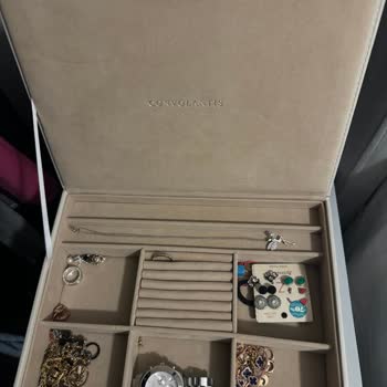 Convolantis Takı Kutum Bozulup Deforme Oldu Kenarı Yırtıldı