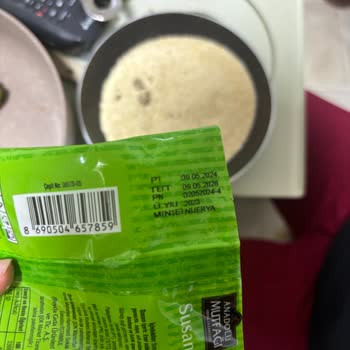 Şok Marketler Susamın İçinden Çıkan Fakat Susam Olmayan Siyah Şeyler