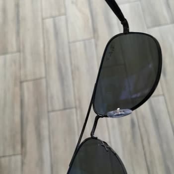 Rayban Marka Gözlük Düşen Parçayı Talep Etmiyor