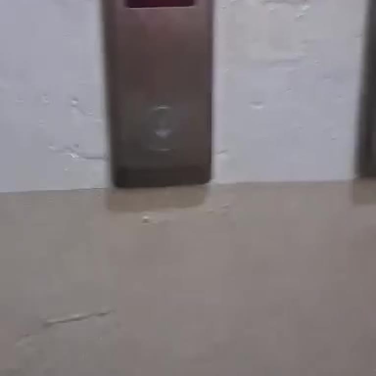 Horoz Lojistik Kargoları Apartmanın Dışına Bırakıyor.