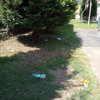 Ümraniye Belediyesi Tepeüstü Demir Parkı İnsan Çöplüğüne Dönmüş!
