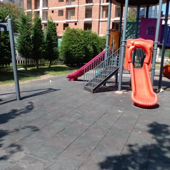 Ümraniye Belediyesi Tepeüstü Demir Parkı İnsan Çöplüğüne Dönmüş!