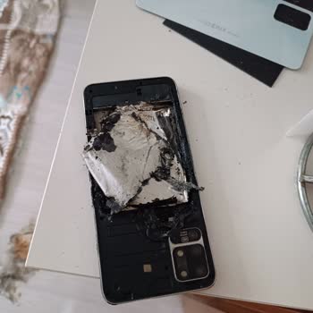 Reeder Marka Telefonum Patladı