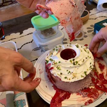 Özsüt Select Ten Aldığımız Pastadan 30 Cm Lik Naylon Çıktı