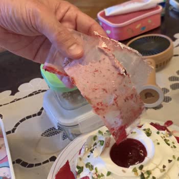 Özsüt Select Ten Aldığımız Pastadan 30 Cm Lik Naylon Çıktı