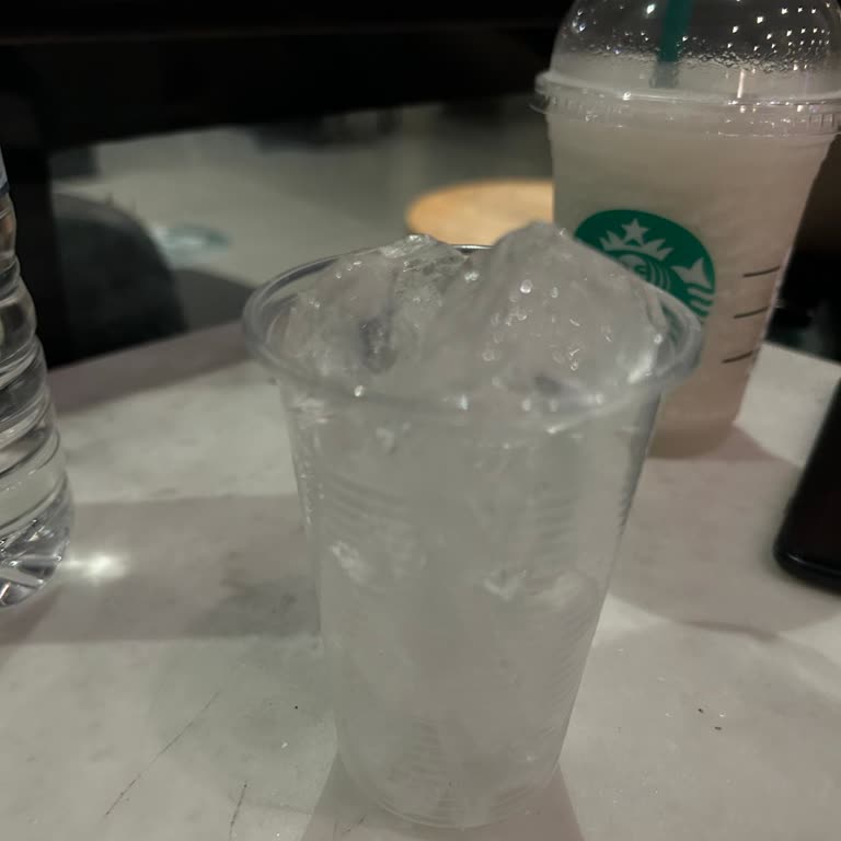 Edirne Margi Starbucks Şubesinde Buzlu Bardak Sorunu