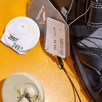 FLO Ayakkabı Mağazasındaki Etiket Fiyatı Kasadaki Fiyatı Aynı Değil