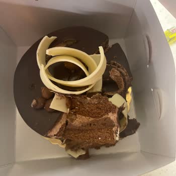 Fırıncı Orhan Ekşimiş Pasta Sattı