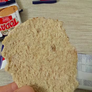 Elvan Gıda Marka Today Caramel Waffle Paketinden Çıkan Yarım Waffle!