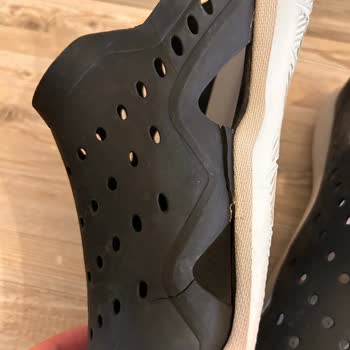 Crocs Terlik & Ayakkabı Tatilde Kullanılan Ayakkabının Kısa Sürede Yıpranması