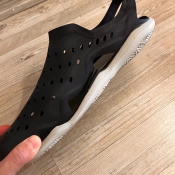 Crocs Terlik & Ayakkabı Tatilde Kullanılan Ayakkabının Kısa Sürede Yıpranması