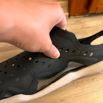 Crocs Terlik & Ayakkabı Tatilde Kullanılan Ayakkabının Kısa Sürede Yıpranması