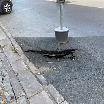 İstanbul Büyükşehir Belediyesi Cadde Üzerinde Göçük