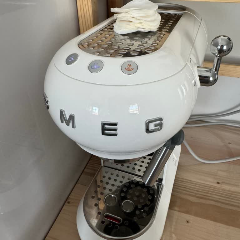 Smeg Kahve Mak. Turuncu Işık