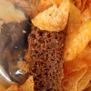 Lays Cipsin İçinden Değişik Bir Şey Çıktı!