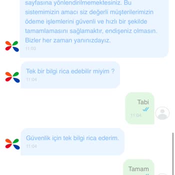 Çiçek Sepeti Satıcısı Ve Çiçek Sepeti.