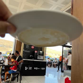 Köfteci Yusuf Bulaşık İçindeki Yağlı Salçalı Tabaklarda Servis Edilen Yiyecekler...