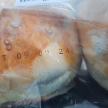 Migros'un Sattığı Küflü Ekmekler