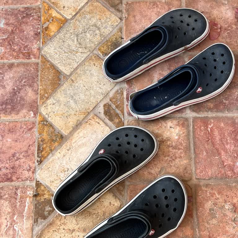 Crocs Terlik & Ayakkabı Terliklerin Güneşte Çekmesi Sorunu