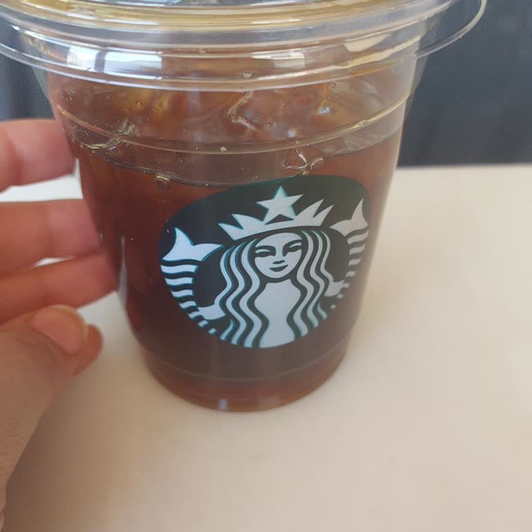 Starbucks İçeceğimden Zımba Çıktı