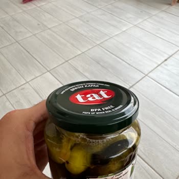 Tat Gıda Tat Kornişon Turşu İçinde İp Parçası