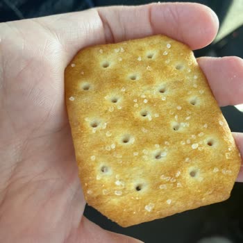 Ülker Taç Bisküvi İri Tuzdan Yenilmiyor