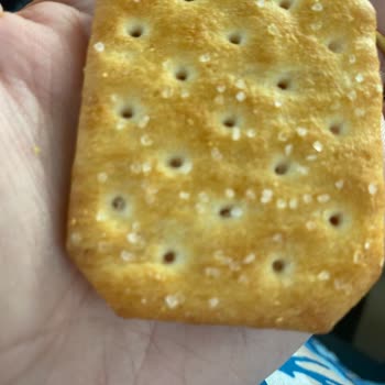 Ülker Taç Bisküvi İri Tuzdan Yenilmiyor