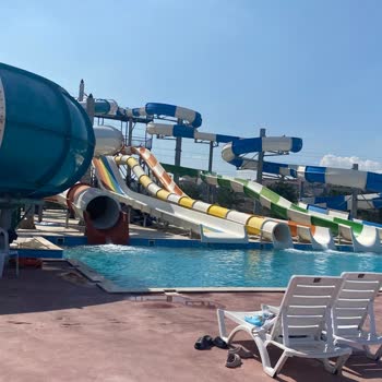 Waterpark Çankaya Reklamlara İnanıp Gittik. Kaydırak Açmıyorlar.