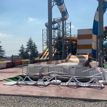 Waterpark Çankaya Reklamlara İnanıp Gittik. Kaydırak Açmıyorlar.