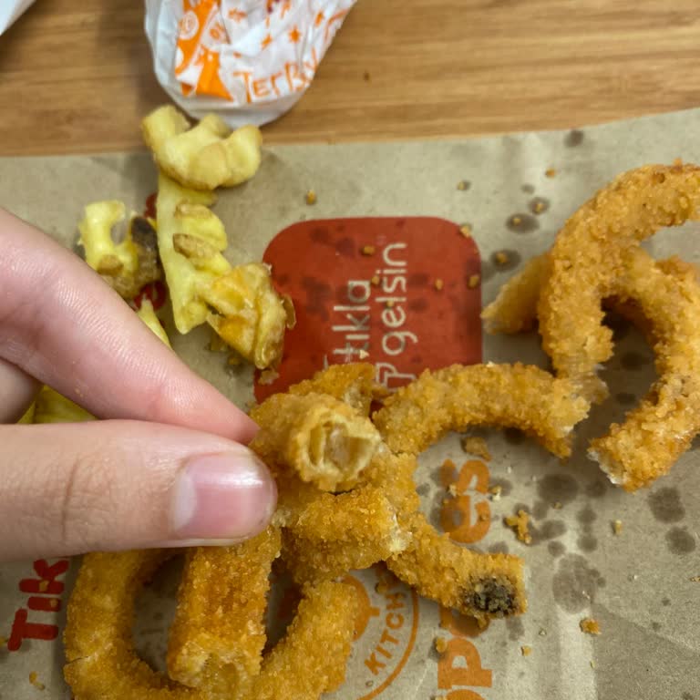 Metrogarden Popeyes'te Kötü Deneyim: Bozuk Patates Ve Diş Kıran Soğan Halkası