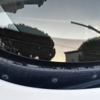 BMW Ön Cam Alt Fitil Parçalanması Kronik Sorunu
