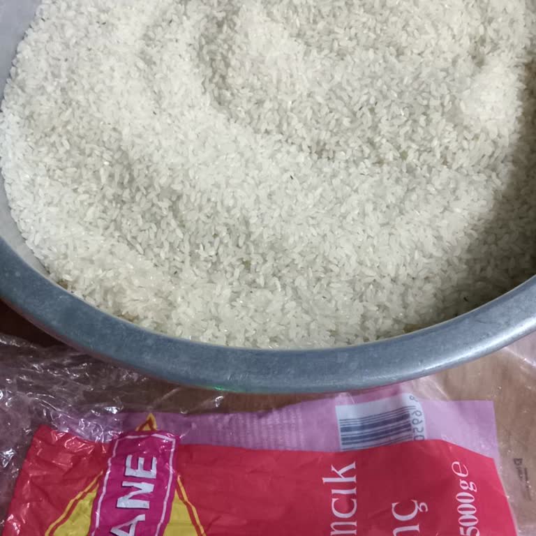 BİM Efsane 5 Kg Pirinç Böcekli Çıktı Çok Küçük Zor Görünüyor!