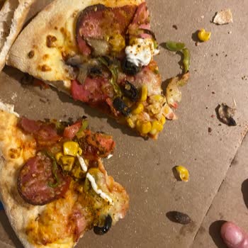 Domino's Pizzada Zeytin Çekirdeği Şoku!