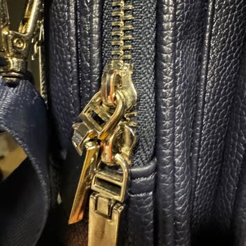 Derimod'tan Aldığım Çantanın Bütün Metal Aksamları Sarardı