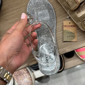 Derimod Ürünün Arkasında Durmuyor